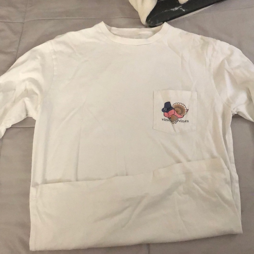 long sleeved vineyard vines t shirt men’s XS